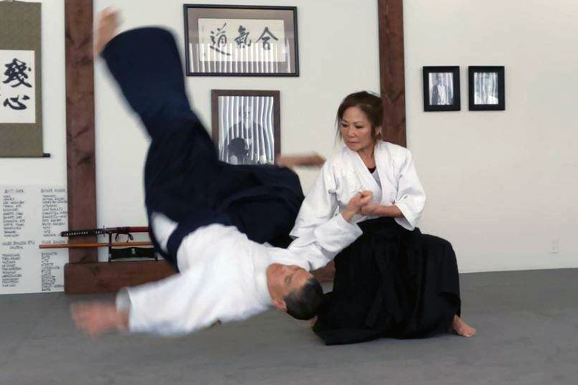 Anna throwing Tom with Makiotoshi