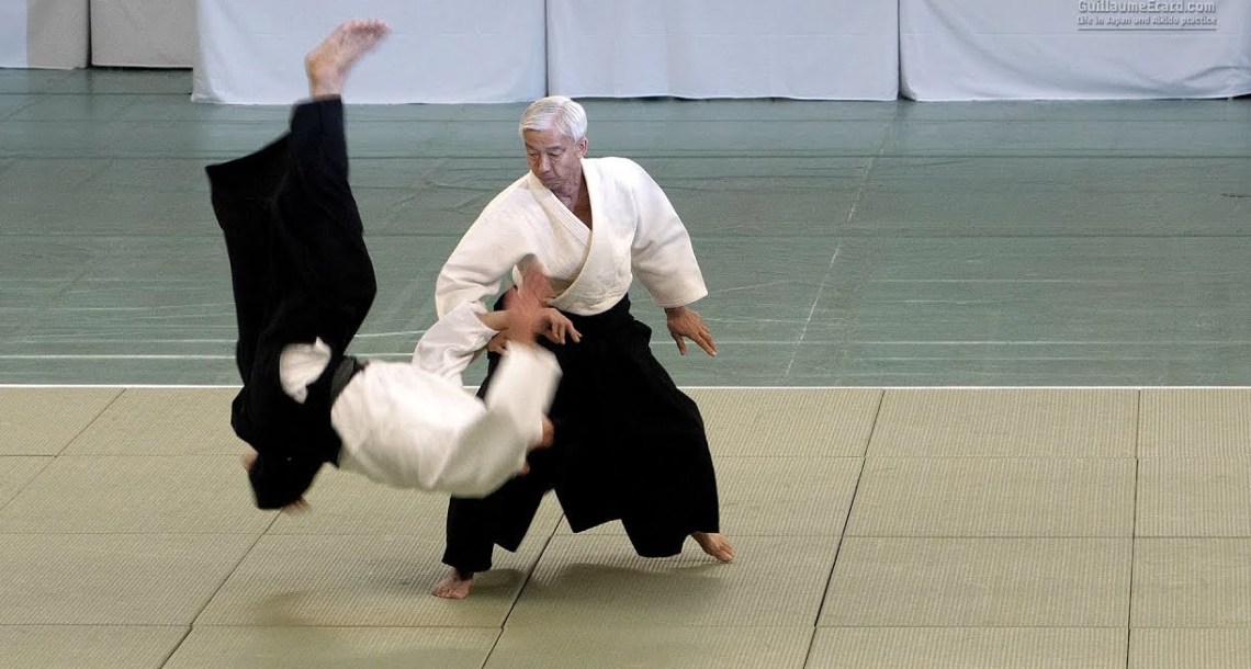 Doshu Moriteru Ueshiba demonstrates an Aikido techniqu